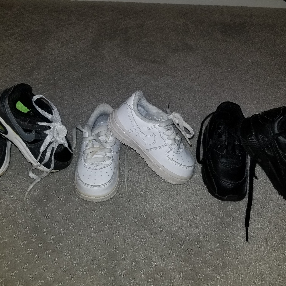 Lot of toddler nike shoes